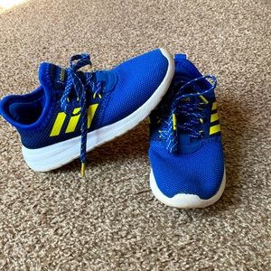 Adidas boys shoe sz 1